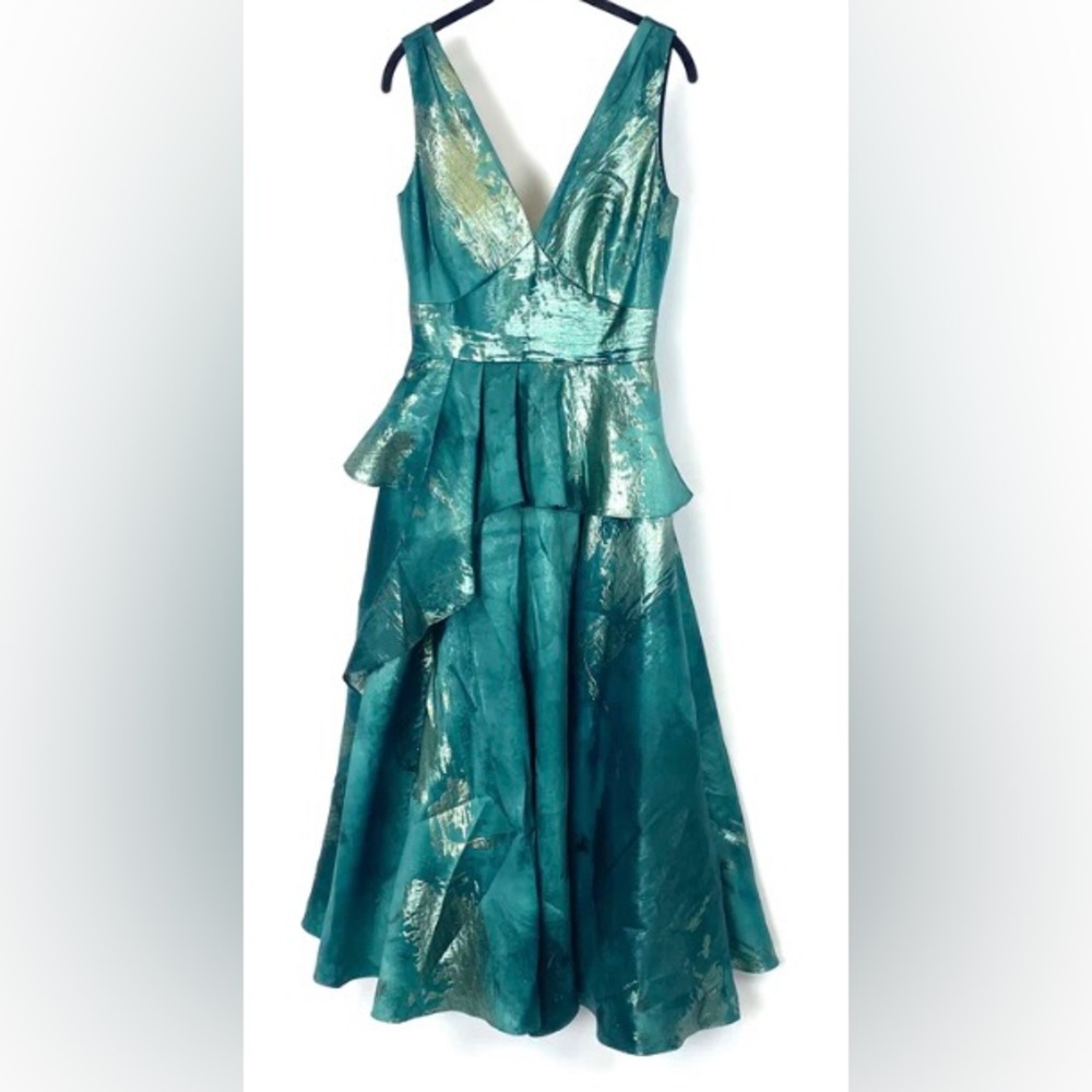Marchesa Notte Cocktail dress , gown. Size 2 Iridescent Green/Gold Swirly Skirt
